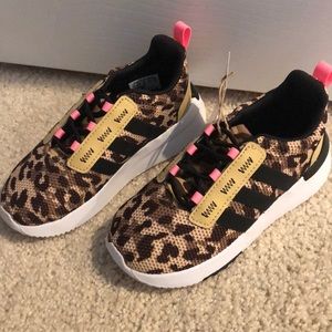 Adidas girls tennis shoe